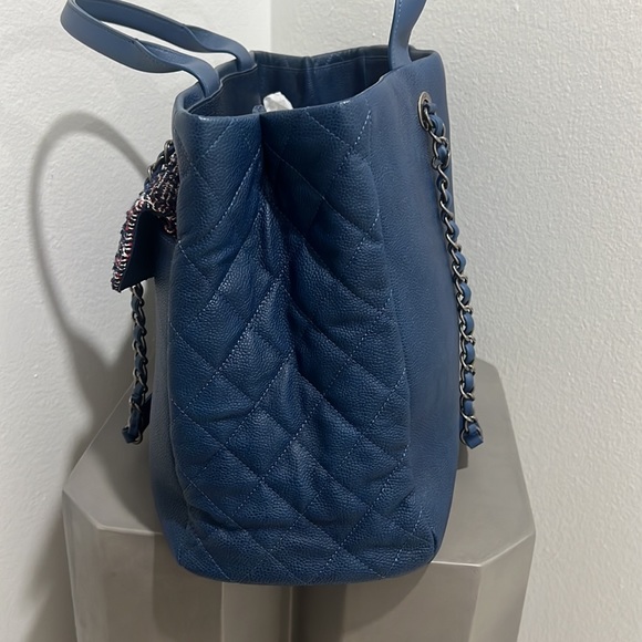 Two in one chanel tote with envelope to be use at night or during the day - Picture 10 of 14